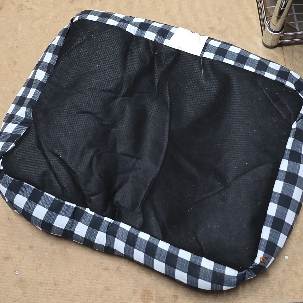 A2/Lot of three Pet Bedding